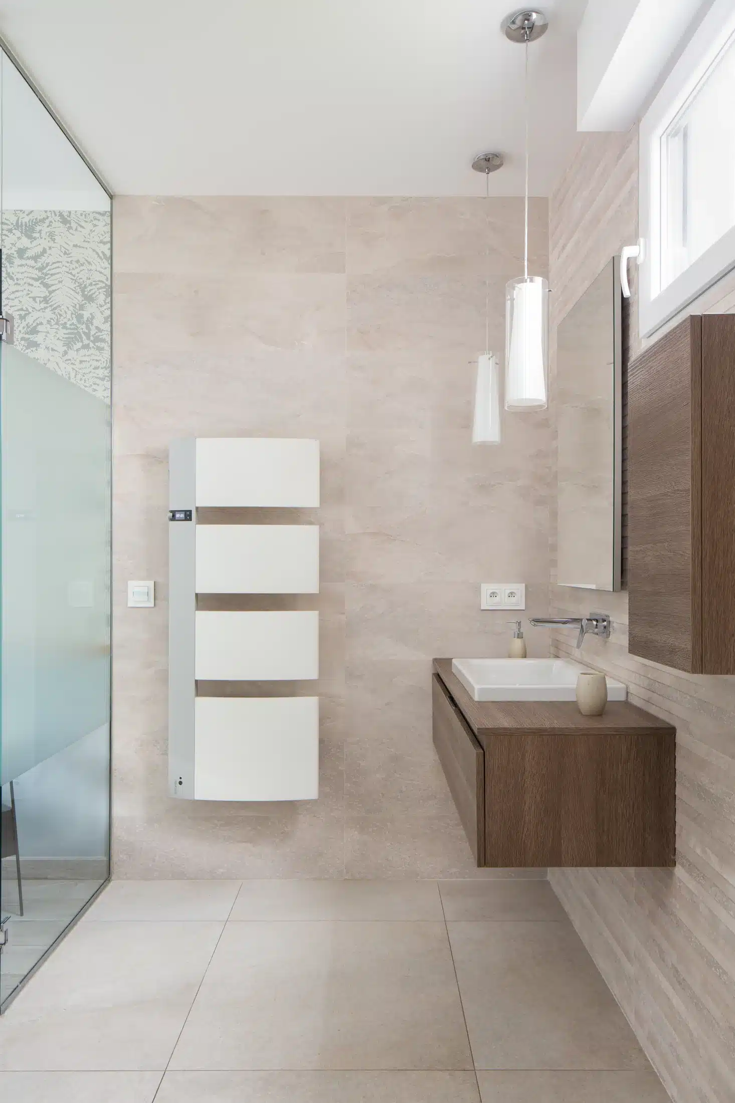 Salle de bain marbrerie pierre, sèche-serviette design