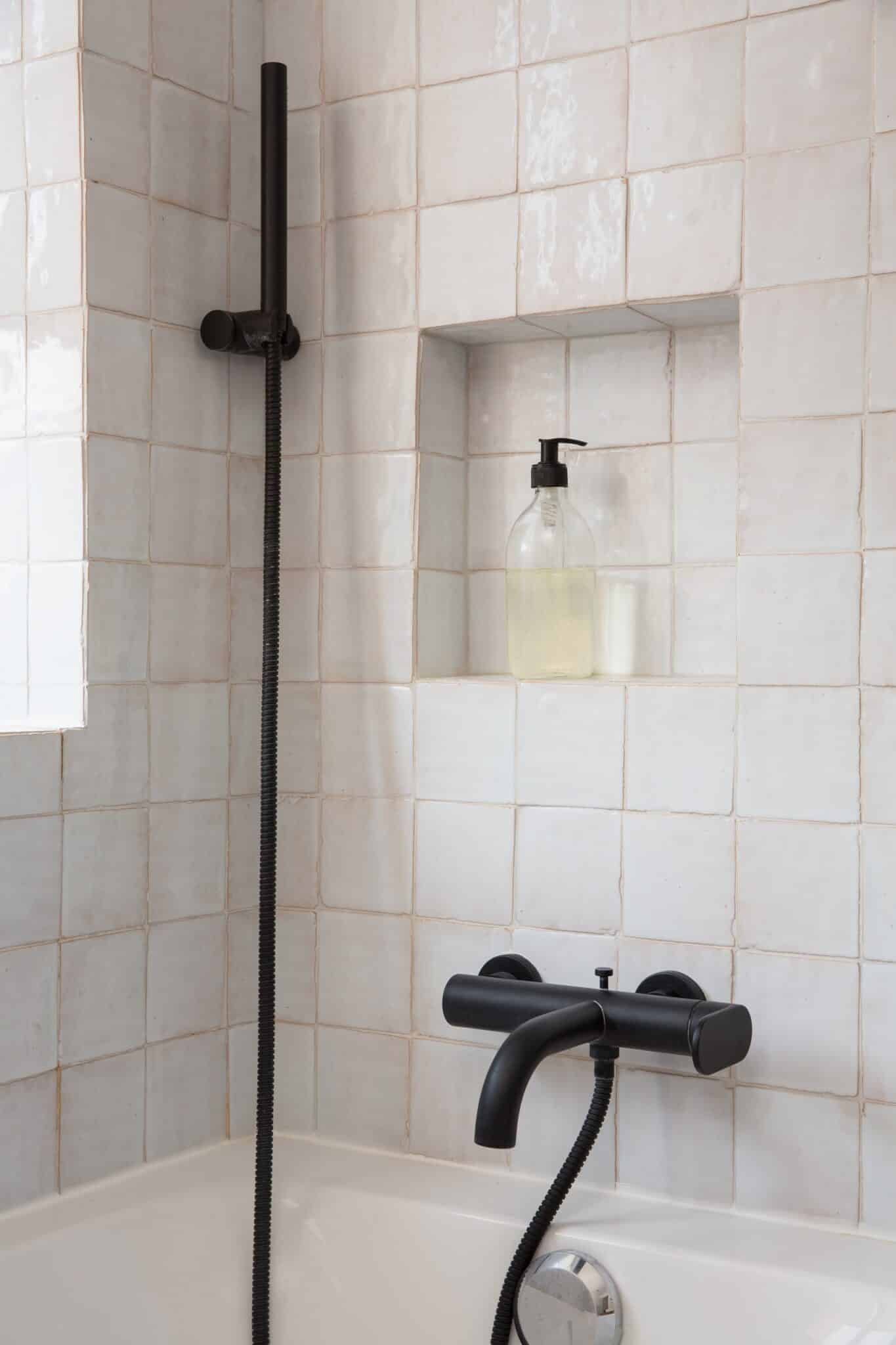Détail rénovation salle de bain à Paris 8ème - Azurix