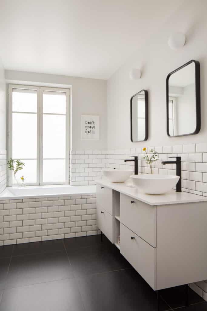 Salle de bain rénovée par Azurix à Paris