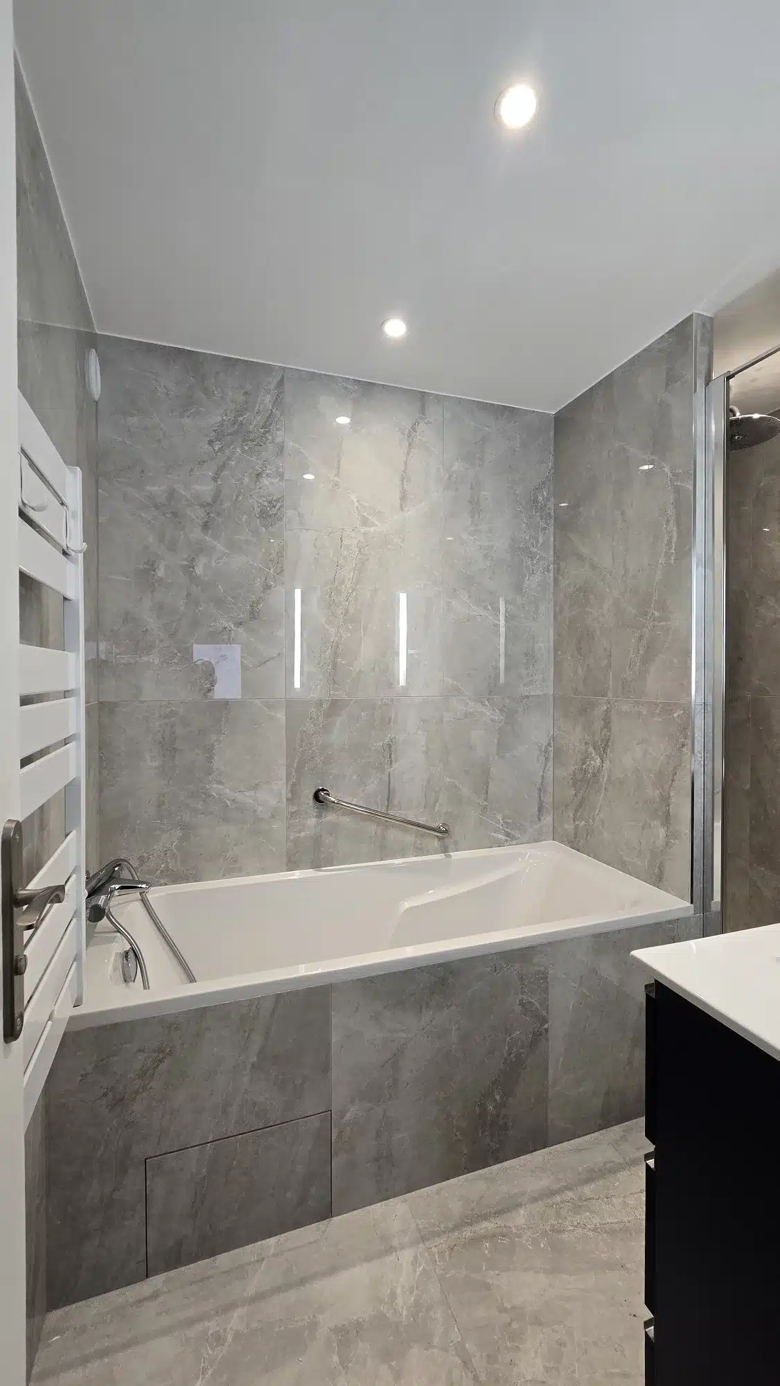 Douche et baignoire intégrées dans moins de 5 m2