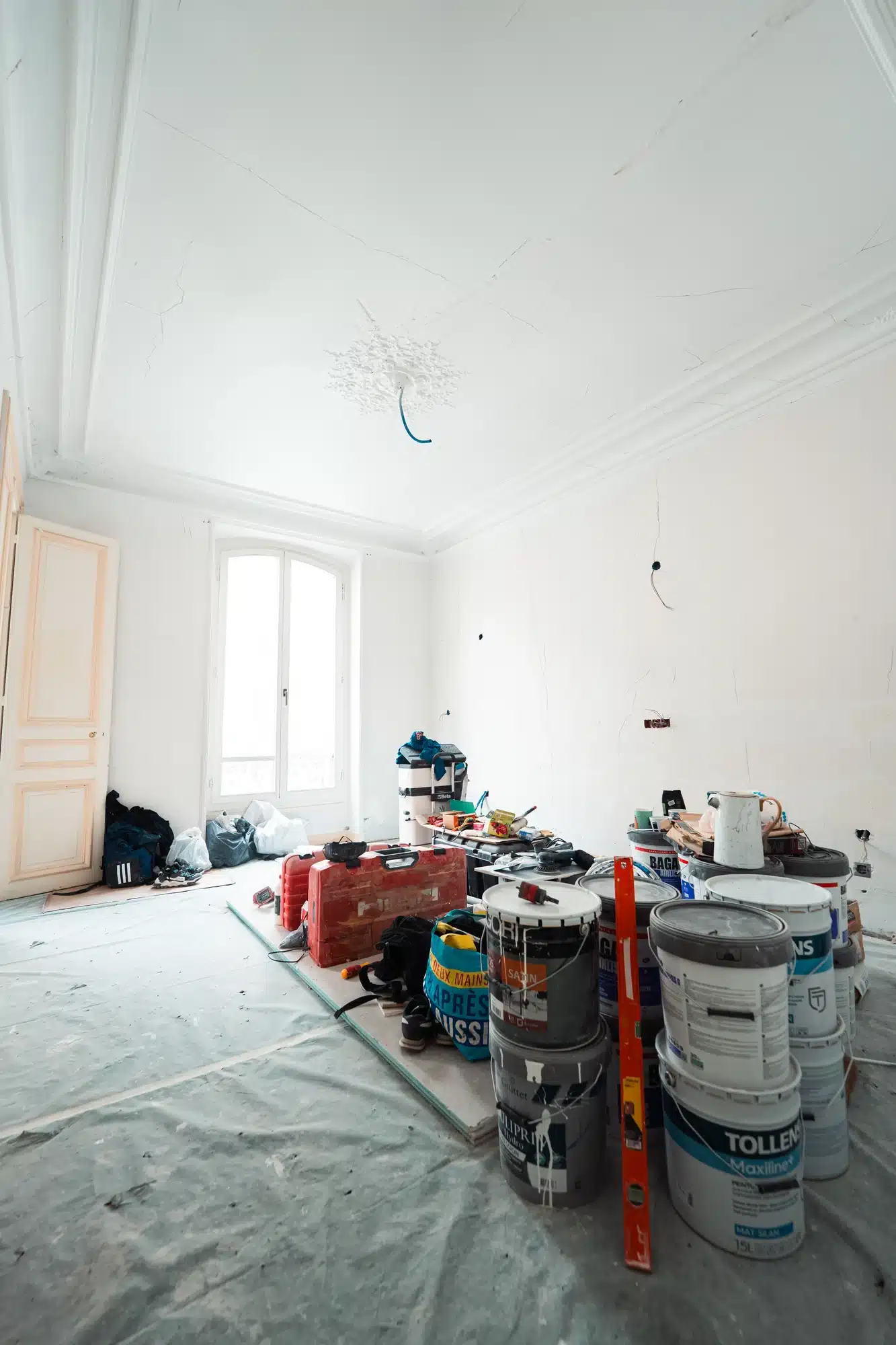 Finitions sur un chantier de rénovation Azurix