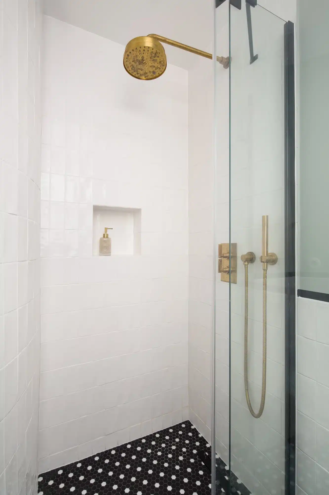 Douche à l'italienne et robinetterie laiton, réalisation Azurix