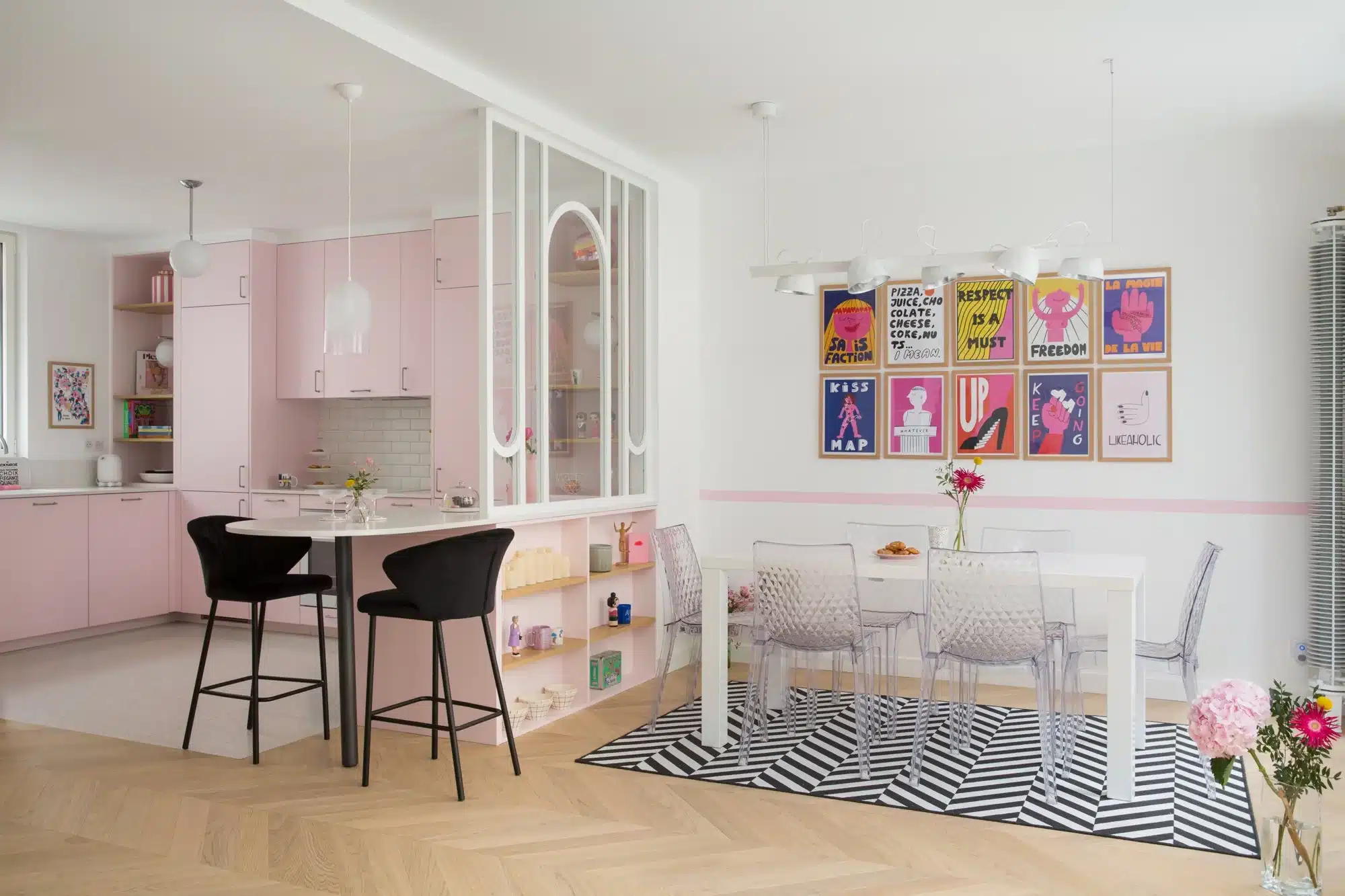 Séjour et cuisine ouverte rénovés par Azurix à Paris 14