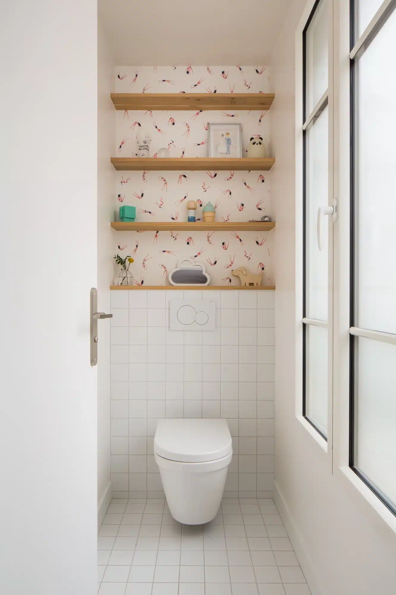 WC avec étagères sur mesure